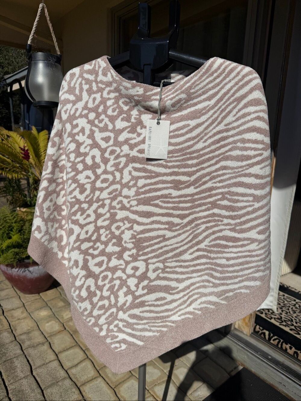 NWT Barefoot Dreams CozyChic Ultra Lite Poncho